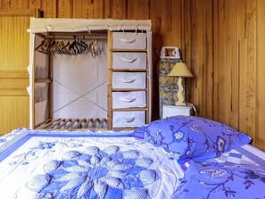 2 bedrooms, iron/ironing board, travel crib, free WiFi - Wonderful private villa with private pool, WIFI, A/C, TV, terrace, pets allowed and panoramic view (Les Sarnets)