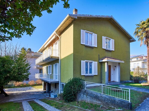 Exterior - Cosy apartment in villa for 16 people with WIFI, TV, balcony and pets allowed (Dervio)