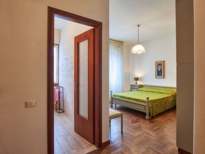 3 bedrooms, iron/ironing board, travel cot, free WiFi