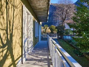 Property grounds - Nice apartment in villa for 8 guests with WIFI, TV, balcony and pets allowed (Dervio)