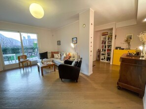 TV - Cosy apartment for 6 people with WIFI, TV and patio (Lecco)