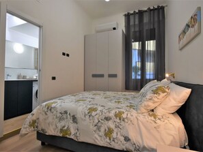 1 bedroom, iron/ironing board, travel cot, free WiFi - Lovely apartment for 4 guests with WIFI, A/C and TV (Milan)