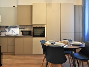 Dining - Cosy apartment for 4 guests with A/C, WIFI and TV (Milan)