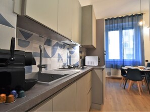 Microwave, dishwasher, toaster, highchair - Cosy apartment for 4 people with WIFI, A/C and TV (Milan)
