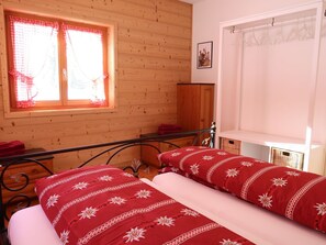 2 bedrooms, free WiFi - Beautiful apartment for 4 people with WIFI, TV, terrace and panoramic view (Evolène)
