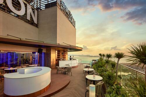 Bar vid poolen