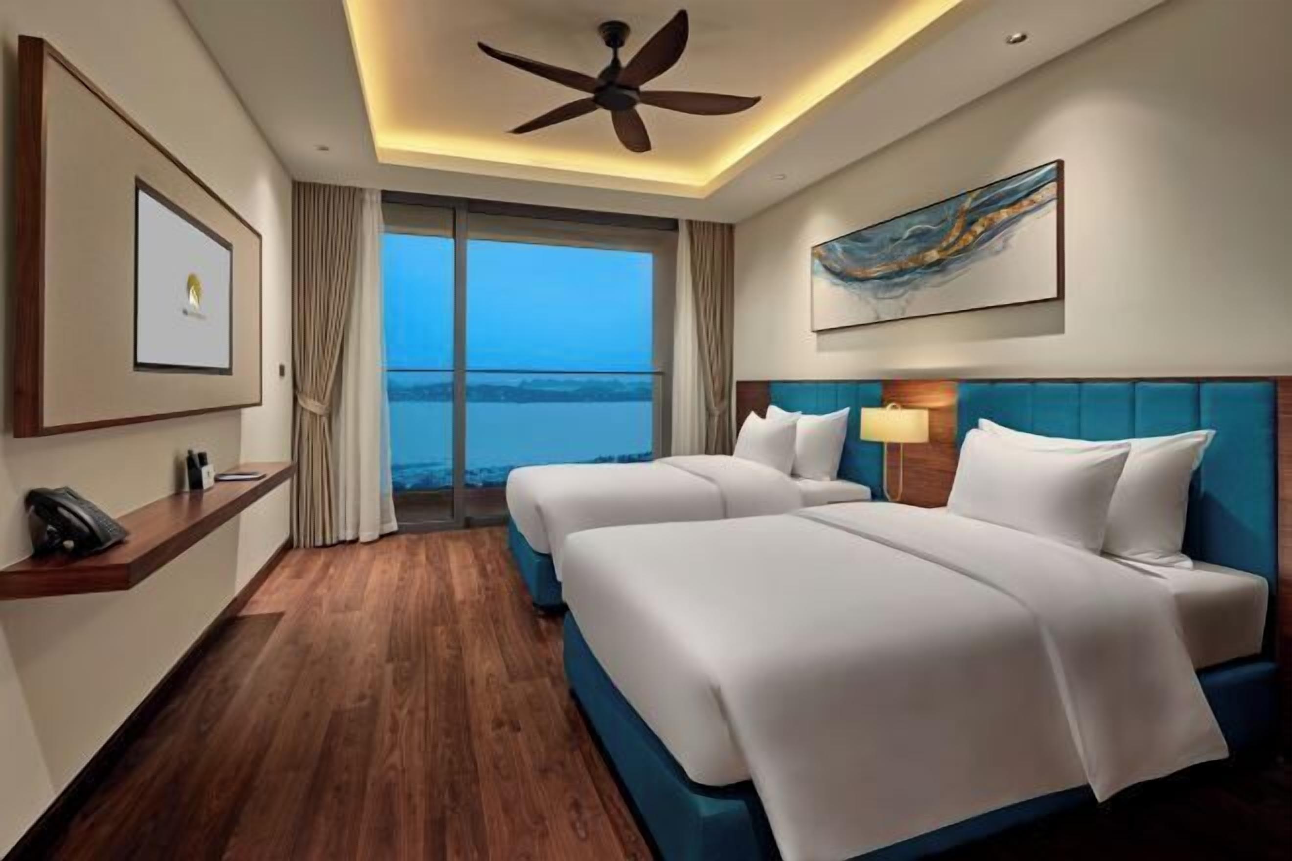 Premium bedding, down comforters, minibar, desk