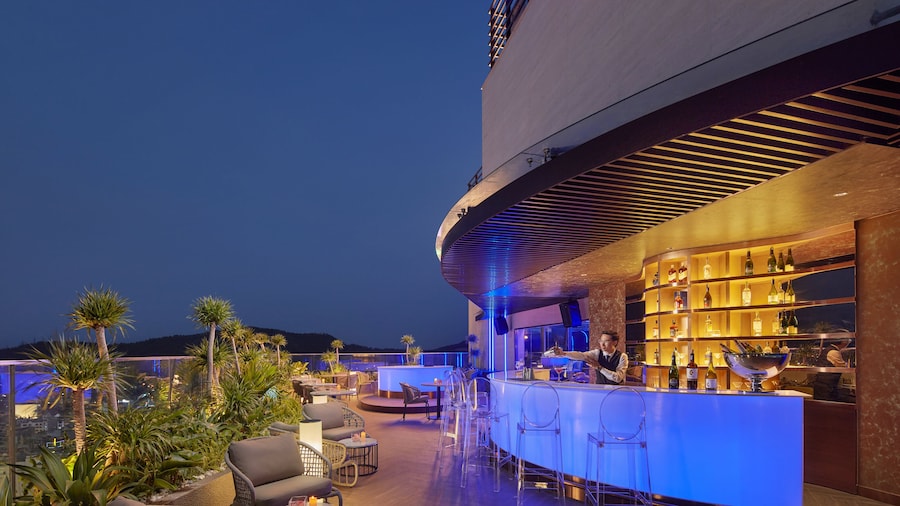 THE WATSON PREMIUM HALONG HOTEL