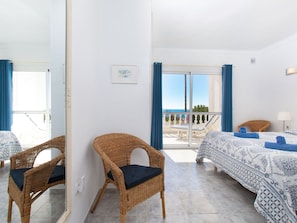 2 bedrooms, travel cot, free WiFi