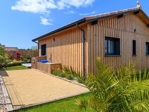 Exterior - Stunning private villa for 4 people with WIFI, private pool, A/C, TV and terrace (La Teste-de-buch)