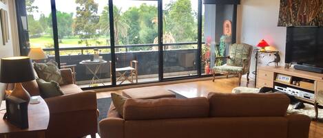 Télévision, livres, imprimantes