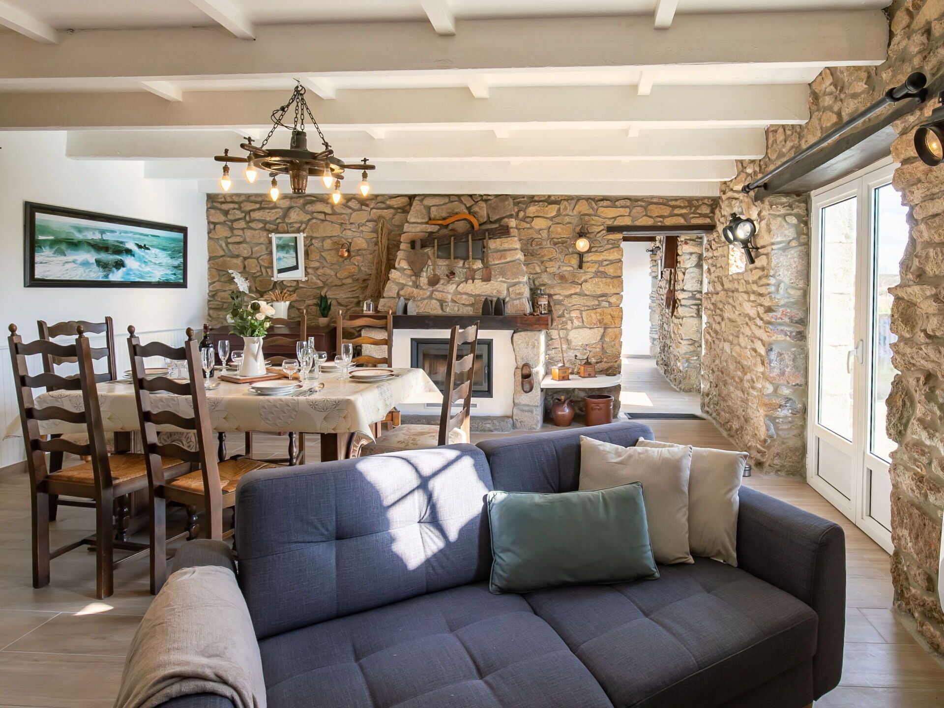 Télévision, cheminée