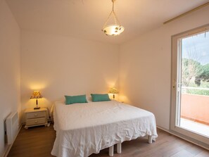 2 Schlafzimmer, Reisekinderbett, WLAN, Bettwäsche