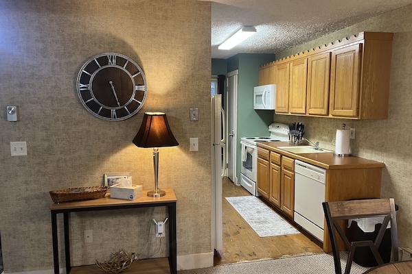 KĂŒhlschrank, Mikrowelle, Ofen, Herdplatte