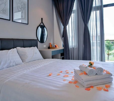 Deluxe Double Room | Egyptian cotton sheets, premium bedding, memory foam beds, minibar