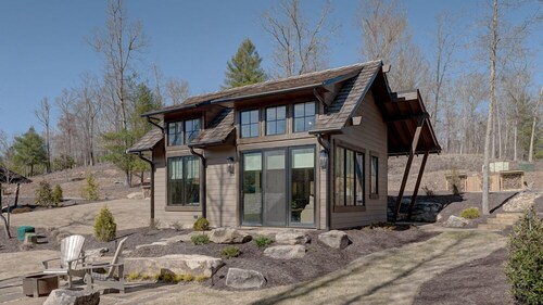 Golf and Riverfront Cottage | King Bed | Group Availability