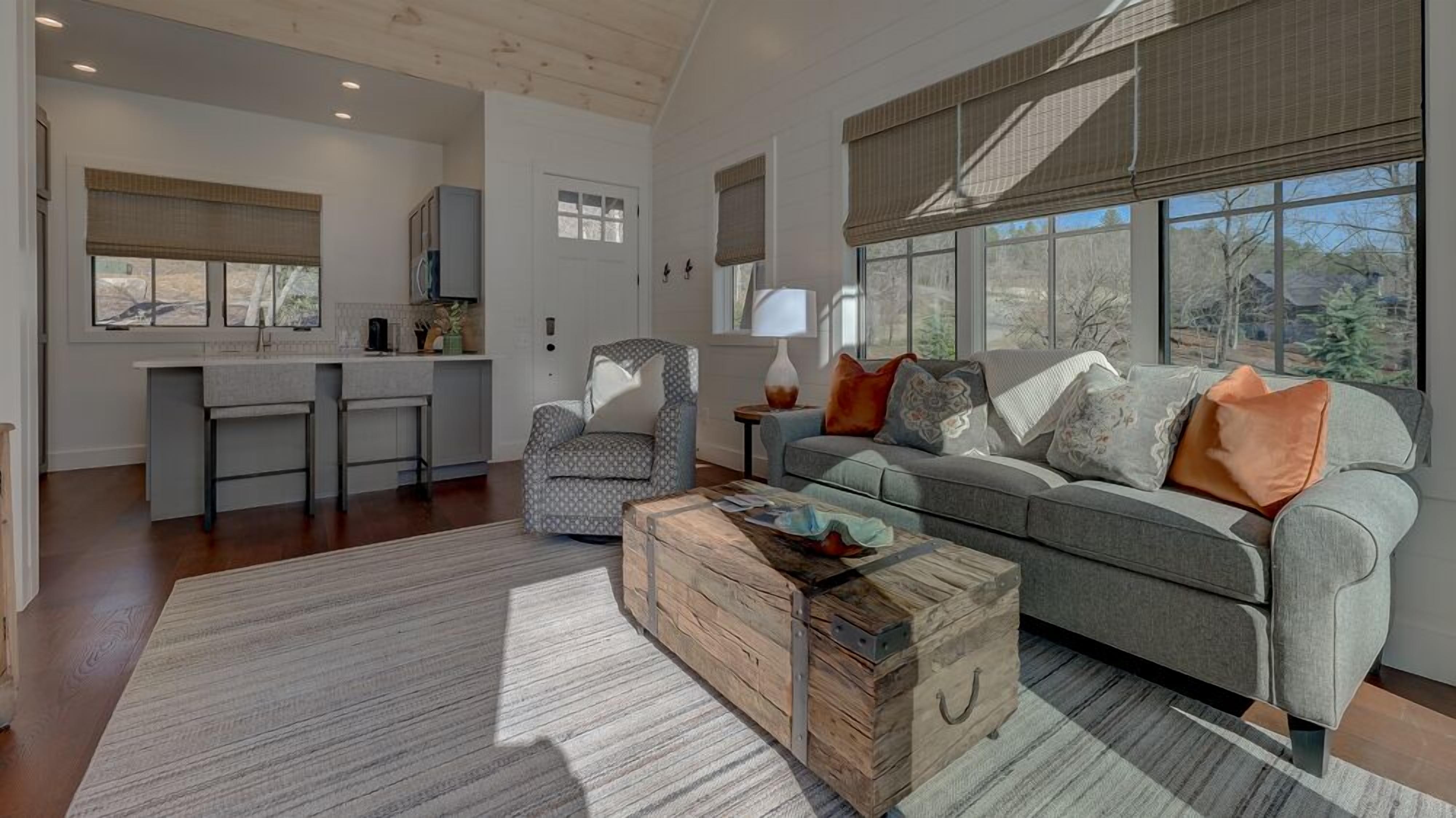 Golf And Riverfront Cottage | King Bed | Group Availability - Blue Ridge, GA