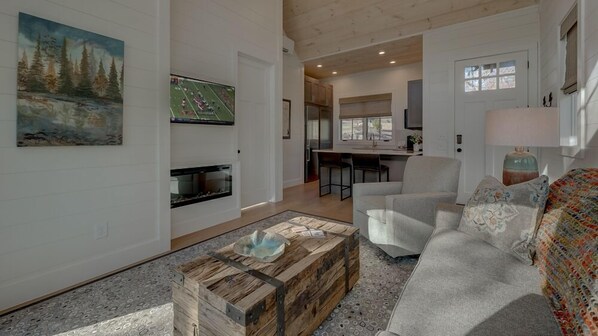 Televisión y chimenea 