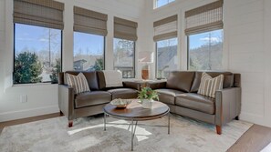 Televisión y chimenea 