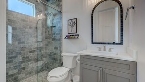 Doccia, asciugacapelli, asciugamani