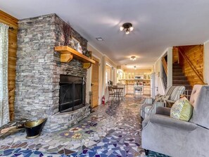 TV, fireplace - Hummingbird Hideaway - Tucked in the Mountains! (Gatlinburg)