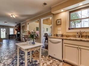 Interior - Hummingbird Hideaway - Tucked in the Mountains! (Gatlinburg)