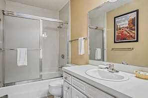Bathtub, towels