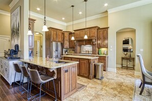 Fridge, microwave, oven, stovetop - 18918 - 18 Elcano Drive (Hot Springs Village)