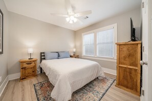 4 bedrooms, desk, iron/ironing board, free WiFi