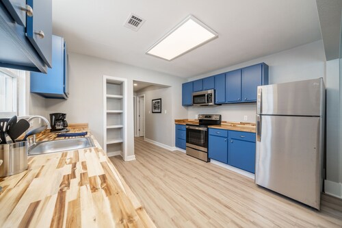 NEW! 3 bed/2 bath home blocks from Oaklawn Racing and Casino!