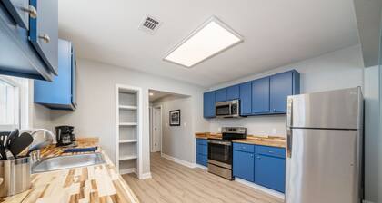 NEW! 3 bed/2 bath home blocks from Oaklawn Racing and Casino!