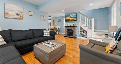 Renovated 4BR Home, 2 Blocks from the Beach!