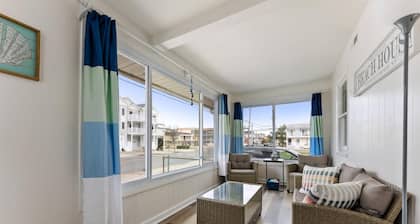 Newly Renovated 4 Bedroom Home Only 2 Blocks from the Beach!