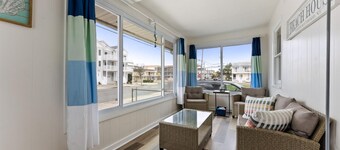 Newly Renovated 4 Bedroom Home Only 2 Blocks from the Beach!