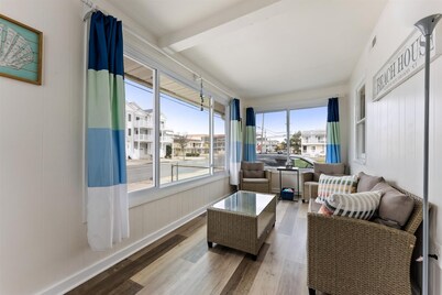 Newly Renovated 4 Bedroom Home Only 2 Blocks from the Beach!