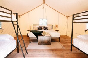 1 bedroom, bed sheets