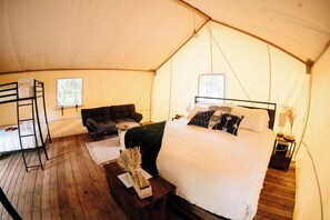 1 bedroom, bed sheets