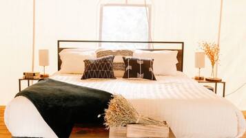 1 bedroom, bed sheets