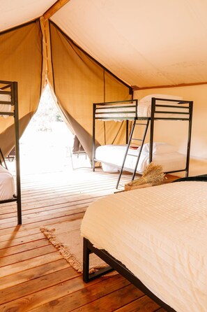 1 dormitorio y ropa de cama