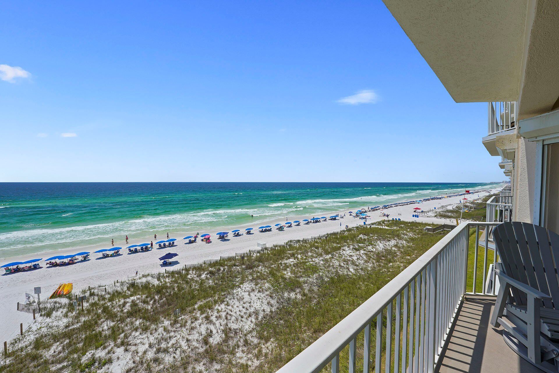 Beachfront Condo in Destin, Shared Pool, Beach Chairs!