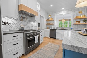 Microondas, horno, parrilla de estufa y lavavajillas 