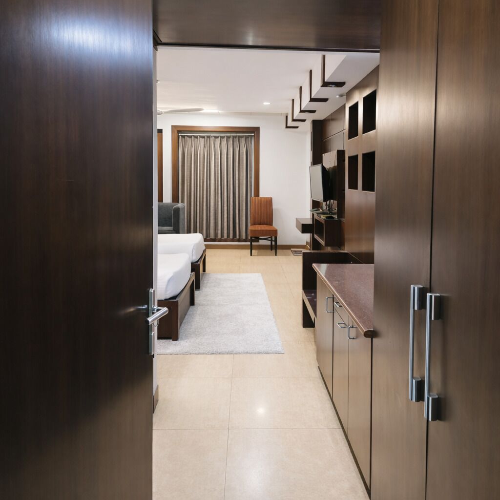 Classic Room | Bathroom | Rainfall showerhead, free toiletries, towels, soap