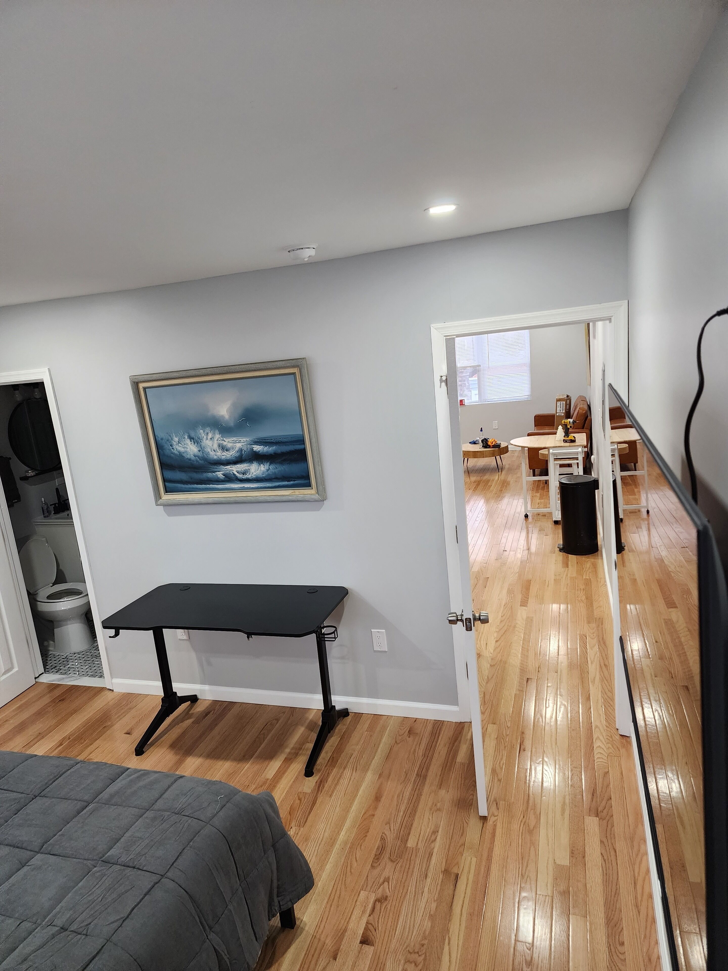 Quiet location with easy access to transportation