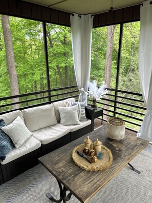 Property grounds - Spacious 3 Story Home 4bd/4.5bth in Popular Eagle Ridge Golf Resort in Galena! (Galena)