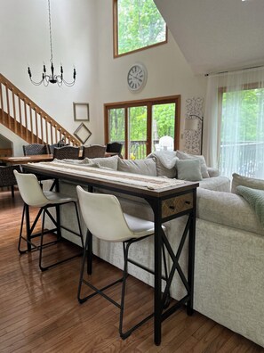 Smart TV, fireplace, books - Spacious 3 Story Home 4bd/4.5bth in Popular Eagle Ridge Golf Resort in Galena! (Galena)