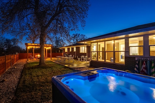 Lake Loveland Stunner w/ Hot Tub, Pergola and Fire Pit 