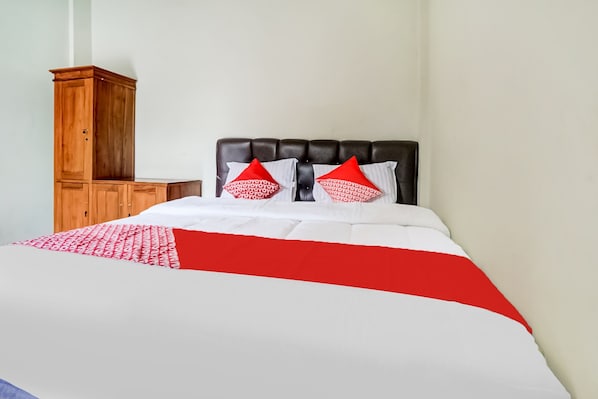 Family Suite | Desk, free WiFi, bed sheets