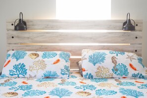 5 Schlafzimmer, Schreibtisch, Bügeleisen/Bügelbrett, Reisekinderbett