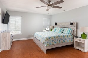 5 bedrooms, desk, iron/ironing board, travel cot