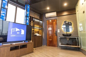 Deluxe Studio Suite | 1 bedroom, premium bedding, down comforters, memory foam beds